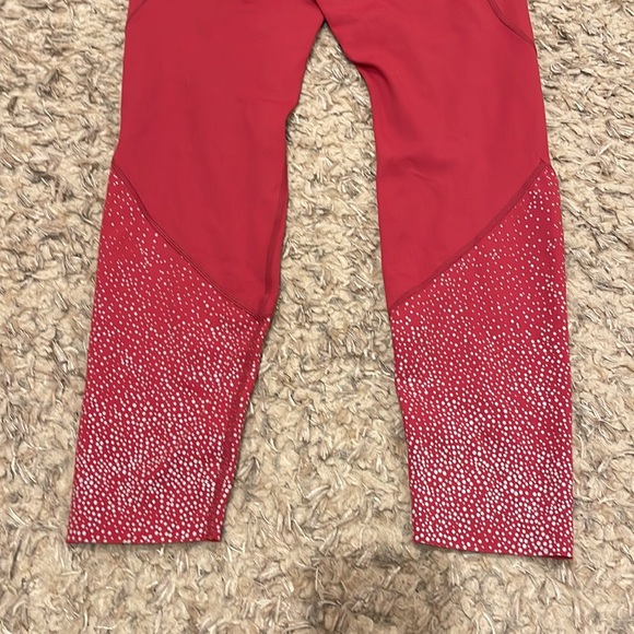 Zyia Merlot Pocket Reflective Light n Luxe 7/8  leggings, size 6-8 - Picture 3 of 9